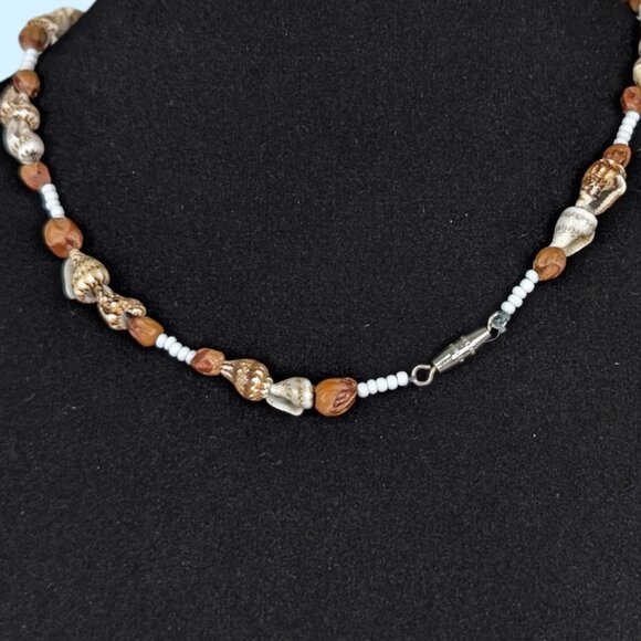 V. Wood & Shell Beaded Choker Necklace - Picture 4 of 5